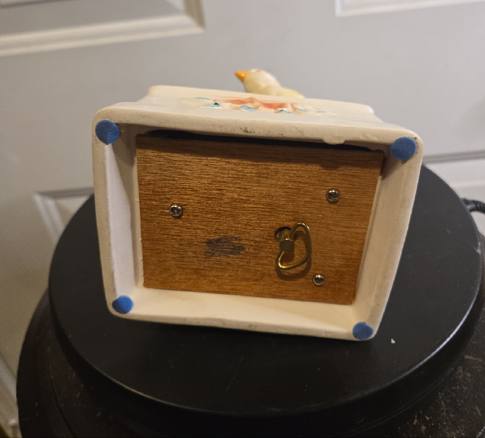 Porcelain Blue & Yellow Bird Figurine Music Box With The Sound Of Birds Singing - Picture 9 of 9